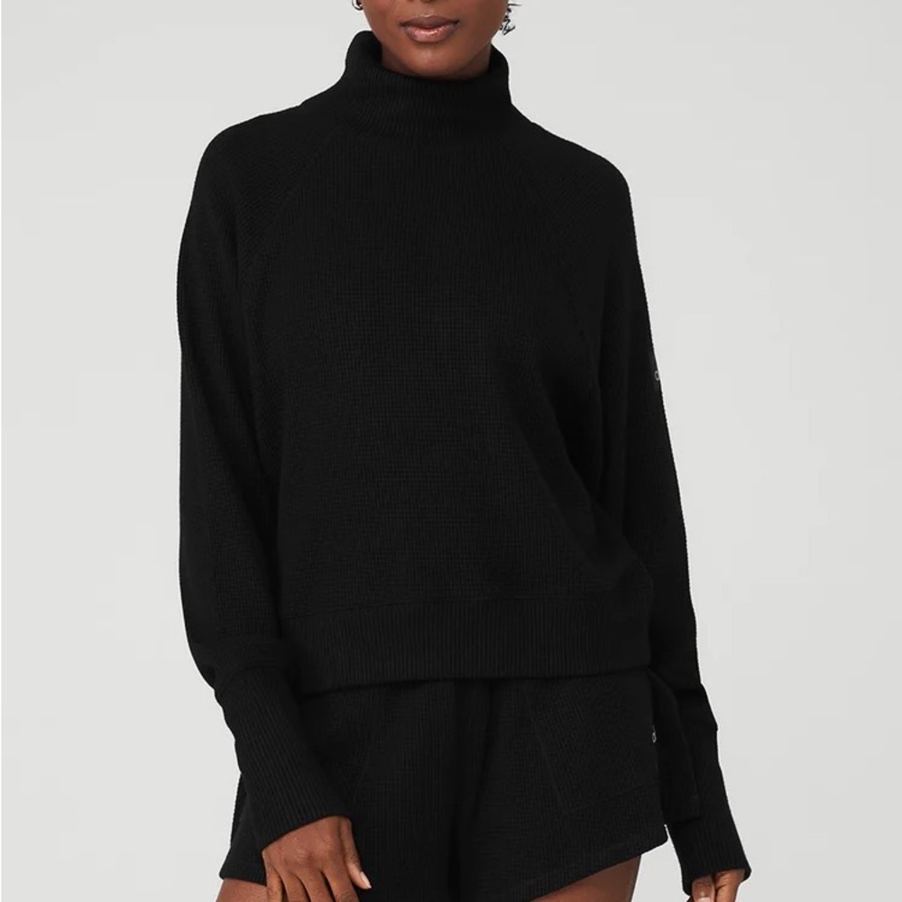 THERMAL WEEKEND
ESCAPE MOCK NECK
LONG SLEEVE / ALO YOGA